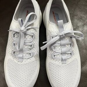 SKECHERS BOBS MEMORY FOAM WOMANS SIZE 7.5 LIGHT WEIGHT SLIP ON Knit Sneakers